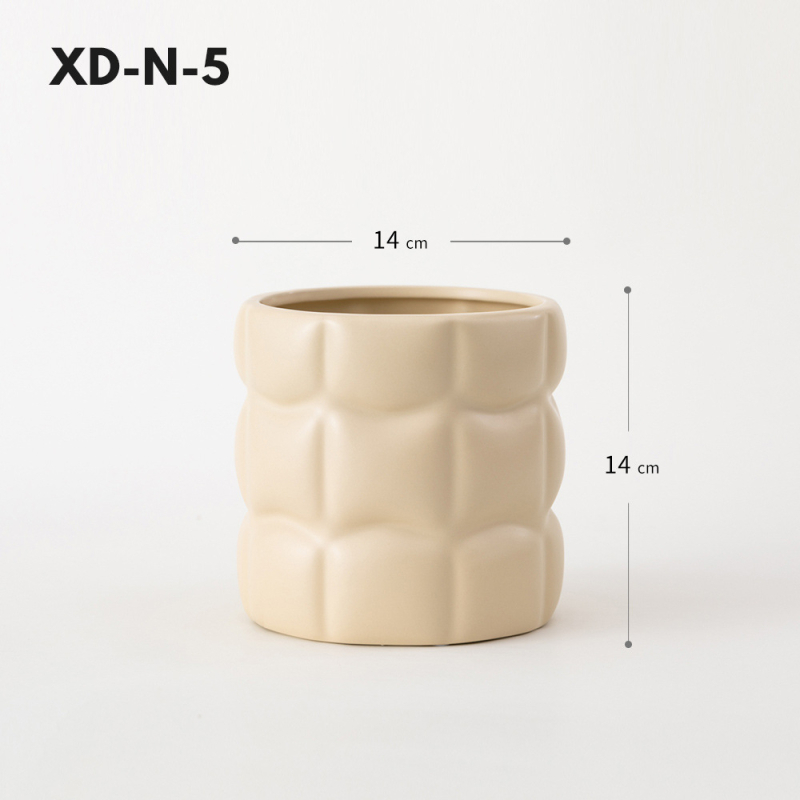 Keturkampis keraminis gėlių vazonas, rankų darbo, su elektroplatinavimo danga, skirtas staliniam naudojimui