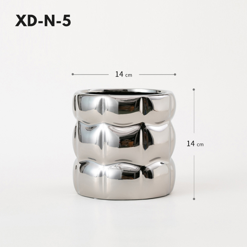 Keturkampis keraminis gėlių vazonas, rankų darbo, su elektroplatinavimo danga, skirtas staliniam naudojimui