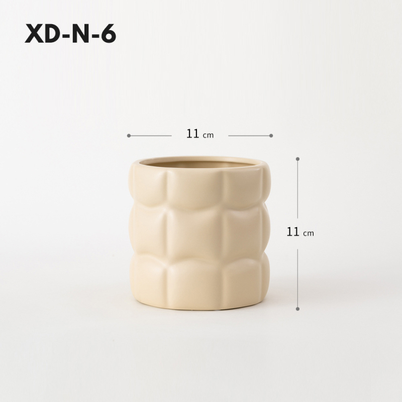 Keturkampis keraminis gėlių vazonas, rankų darbo, su elektroplatinavimo danga, skirtas staliniam naudojimui