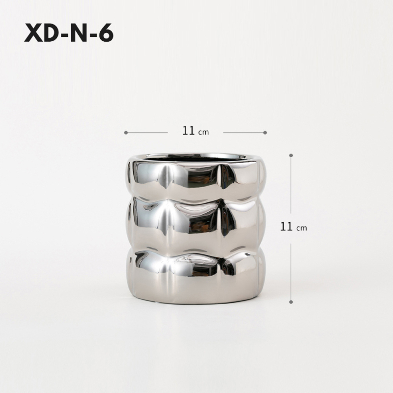 Keturkampis keraminis gėlių vazonas, rankų darbo, su elektroplatinavimo danga, skirtas staliniam naudojimui