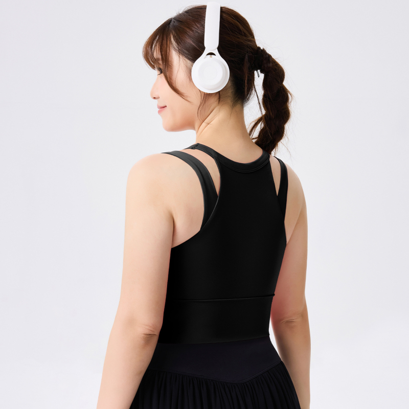 Joga krūšturis ar fiksētām kupām, glīts muguras dizains, cieša piegulšana; Materiāls: Nīlons 79% + Spandeks 21%; Audums: ķīmisko šķiedru maisījums; Garums: 40.5–41.7 cm