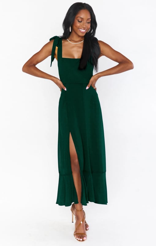 Ilga A līnijas kleita bez piedurknēm, ar šķeltni, volāniem, šņorēm, augsta josta