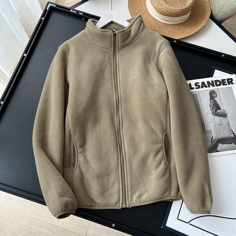 Sieviešu jaka ar stāvošu apkakli, polārfleece audums, kompozītmateriāla izstrāde, rāvējslēdzējs — rudens 2024