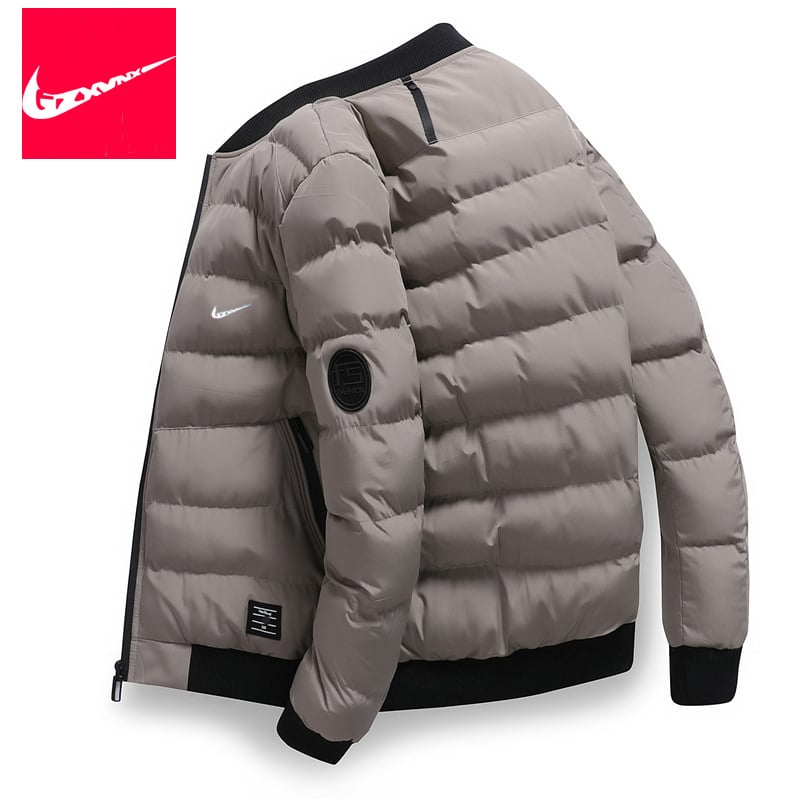 Meeste kamuflaažiga polüestrist täidetud jope, ees tõmblukk, vaba lõige, polüester täidis, polüester vooder