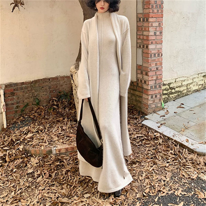 Ženski dvodijelni pleteni kardigan i haljina s visokim ovratnikom — jednobojni komplet, duga haljina, pleteni materijal, polyester 70–80%, spandeks <30%, jesen 2025