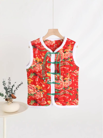 Veste ar ziedu rakstu, mākslinieciska vintage stils, V-dekolts, brīvs piegriezums, galvenais audums: poliesters 70–80%, pildījums no imitētā zīda kokvilnas