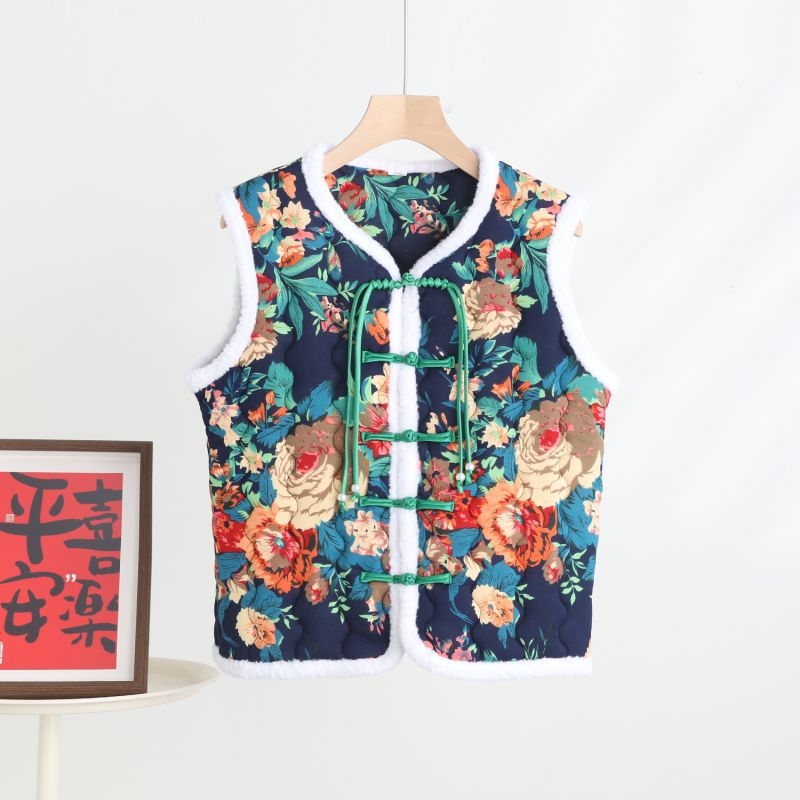 Veste ar ziedu rakstu, mākslinieciska vintage stils, V-dekolts, brīvs piegriezums, galvenais audums: poliesters 70–80%, pildījums no imitētā zīda kokvilnas