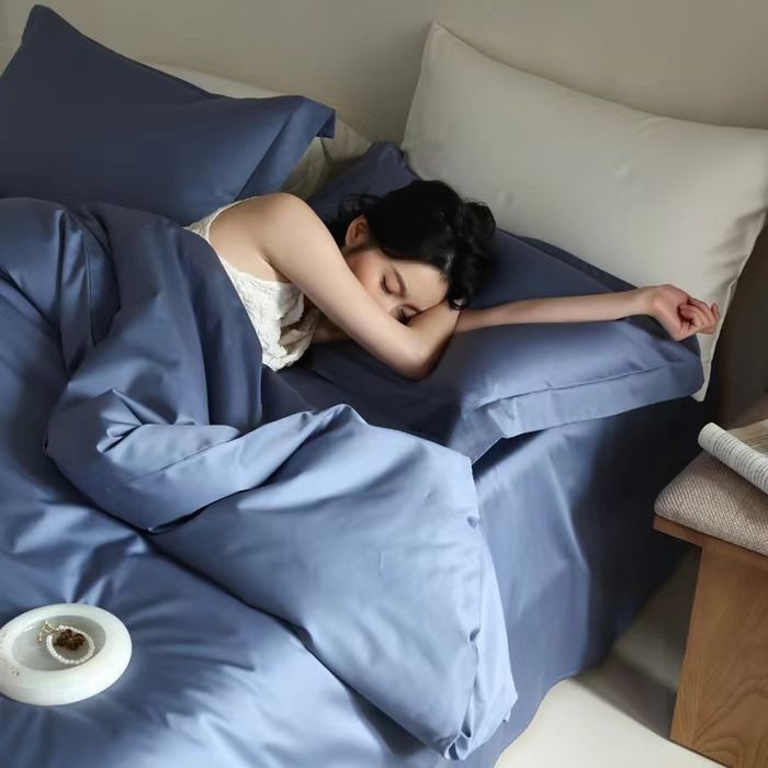 Négy részes ágyneműkészlet hosszú szálú pamutból, 140-count, szatén szövés, reaktív nyomtatás és festés, készlet súlya 2500-3000 g