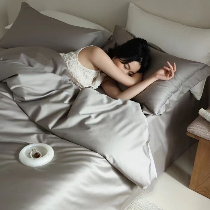 Négy részes ágyneműkészlet hosszú szálú pamutból, 140-count, szatén szövés, reaktív nyomtatás és festés, készlet súlya 2500-3000 g