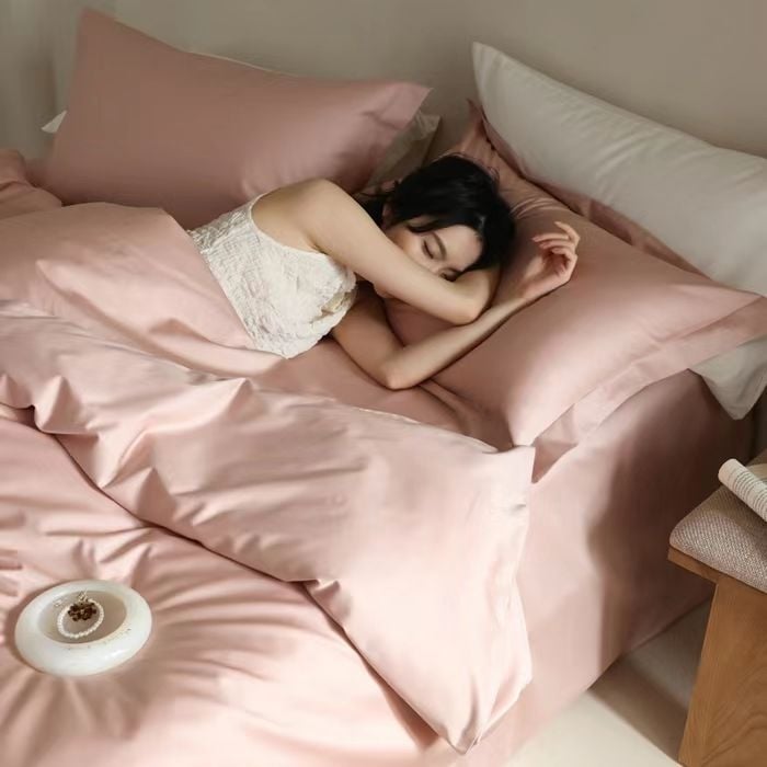 Négy részes ágyneműkészlet hosszú szálú pamutból, 140-count, szatén szövés, reaktív nyomtatás és festés, készlet súlya 2500-3000 g