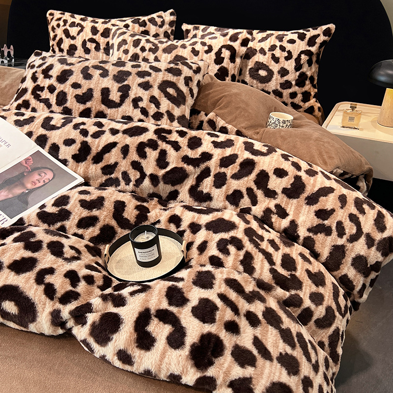 Maillard stil posteljine od četiri dijela, velur Rex zec, mliječni velur i koralni velur, leopard uzorak, nordijski zimski stil