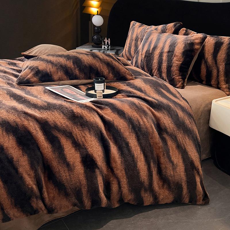 Maillard stil posteljine od četiri dijela, velur Rex zec, mliječni velur i koralni velur, leopard uzorak, nordijski zimski stil