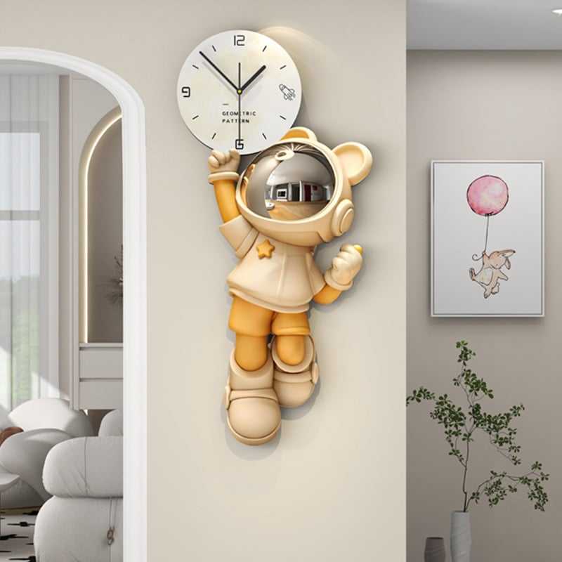 Zidni sat s karikaturom astronauta, jednostranični, WM851, napajanje baterijama, glatko kretanje sekundi, materijal od gustoće ploče