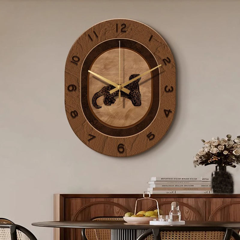 Maillard antik stílusú falióra fa ovális tokkal, mechanikus mozgás (Sun Movement), számlap organikus üvegből