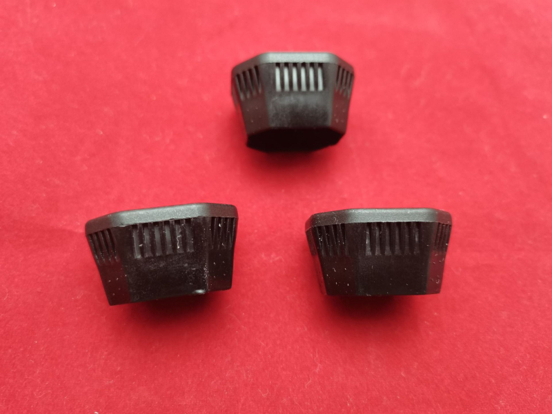 Badminton palica: stražnji poklop od najlonskih vlakana s tlom udarce za zamjenu drvene ručke; AB ljepilo za popravak ručke; okvir od vlaknastog stakla; težina 85–89 g; debljina ručke G5; mogućnost tiskanja logotipa