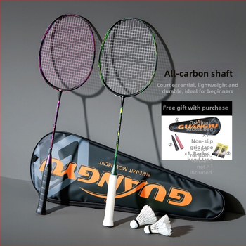 Profesionāla badminton rakete, ultralakna oglekļa šķiedras rāmis, neilona stīgas, mērena stingrība, universāla, iekļauts grip lente un raketes soma