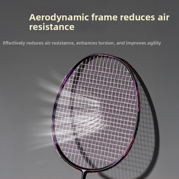 Profesionāla badminton rakete, ultralakna oglekļa šķiedras rāmis, neilona stīgas, mērena stingrība, universāla, iekļauts grip lente un raketes soma