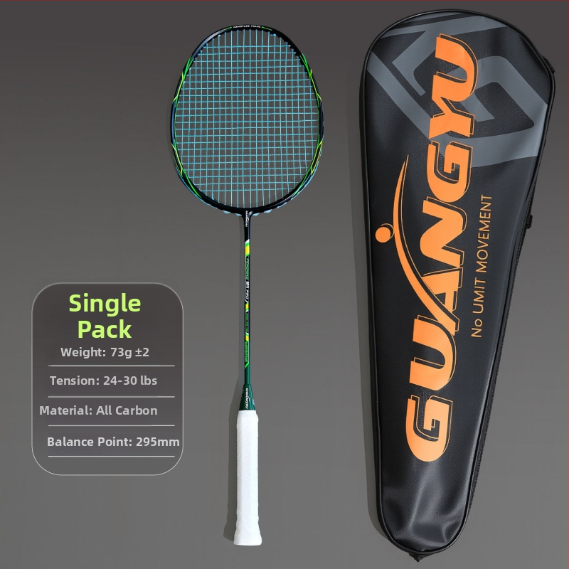 Profesionāla badminton rakete, ultralakna oglekļa šķiedras rāmis, neilona stīgas, mērena stingrība, universāla, iekļauts grip lente un raketes soma