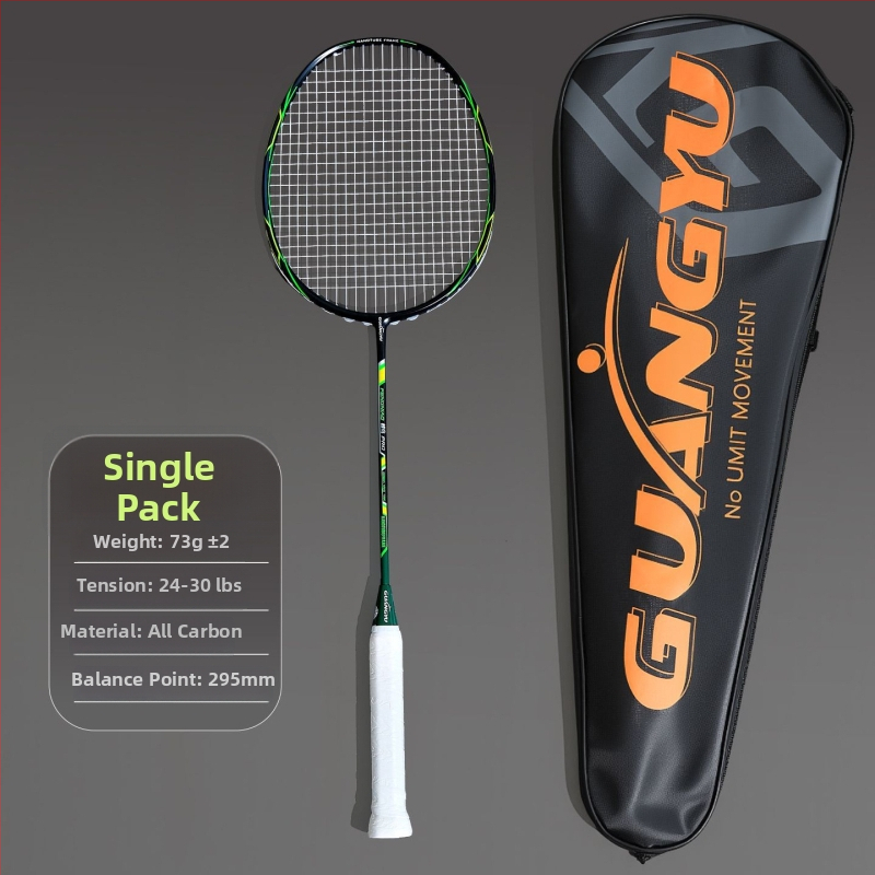 Profesionāla badminton rakete, ultralakna oglekļa šķiedras rāmis, neilona stīgas, mērena stingrība, universāla, iekļauts grip lente un raketes soma