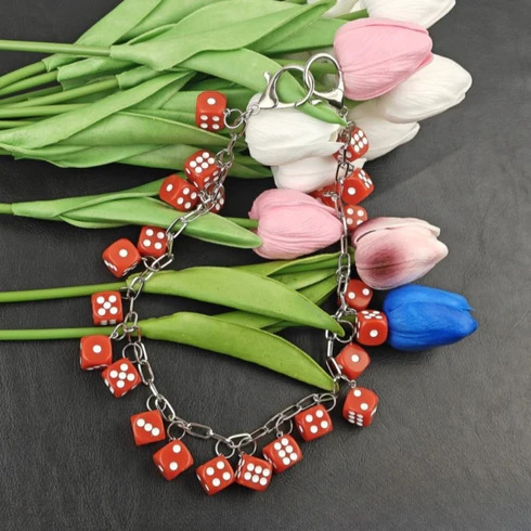 Vidukļa ķēde ar kubveida formu, metāls, spīdīga virsma, hip-hop stils, universāls