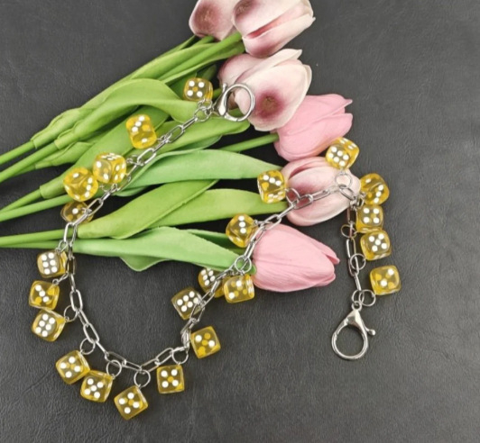 Vidukļa ķēde ar kubveida formu, metāls, spīdīga virsma, hip-hop stils, universāls