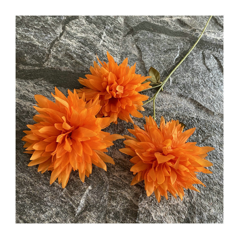 3 galvų liepsnos chrysanthemum Kamuolys iš šilko – vestuvinė dekoracija, nuotraukų rekvizitai, namų ekspozicija (Medžiaga: šilkas; Įvairovė: 1327355784; Panaudojimas: vestuvės, nuotraukų rekvizitai, namų ekspozicija)