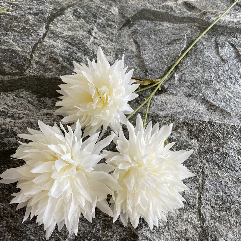 3 galvų liepsnos chrysanthemum Kamuolys iš šilko – vestuvinė dekoracija, nuotraukų rekvizitai, namų ekspozicija (Medžiaga: šilkas; Įvairovė: 1327355784; Panaudojimas: vestuvės, nuotraukų rekvizitai, namų ekspozicija)