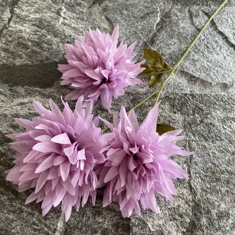 3 galvų liepsnos chrysanthemum Kamuolys iš šilko – vestuvinė dekoracija, nuotraukų rekvizitai, namų ekspozicija (Medžiaga: šilkas; Įvairovė: 1327355784; Panaudojimas: vestuvės, nuotraukų rekvizitai, namų ekspozicija)