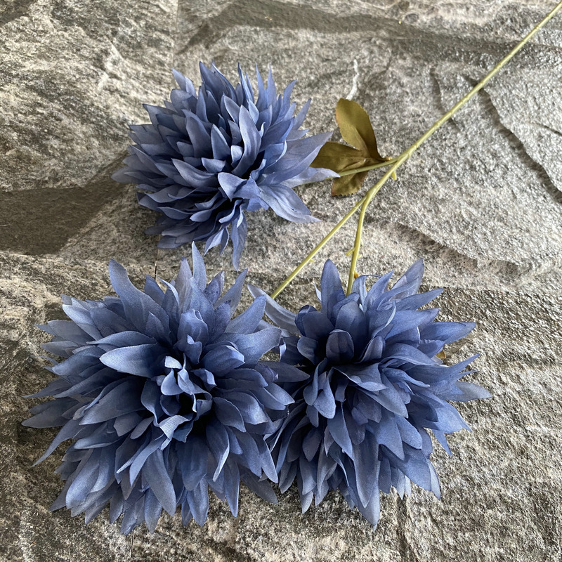 3 galvų liepsnos chrysanthemum Kamuolys iš šilko – vestuvinė dekoracija, nuotraukų rekvizitai, namų ekspozicija (Medžiaga: šilkas; Įvairovė: 1327355784; Panaudojimas: vestuvės, nuotraukų rekvizitai, namų ekspozicija)