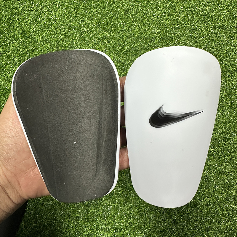 Šin zaštitnici goljenice za nogomet - plastični štitnici goljenice, za djecu i odrasle, trening (Materijal: plastika; Kategorija: Štin zaštitnici; Primjena: nogomet; Primjenjivi scenariji: nogomet; Bez prilagodbe)