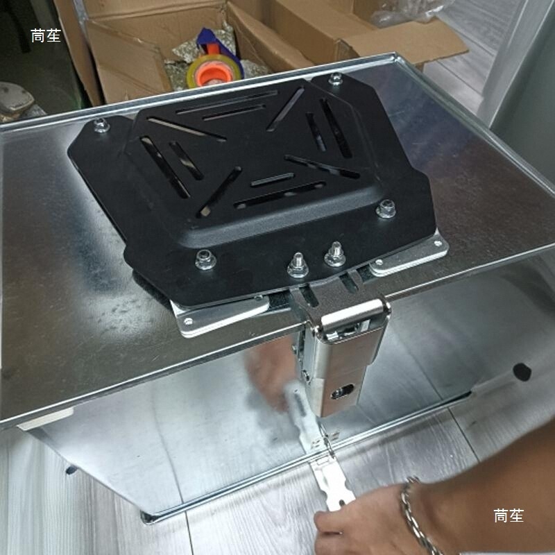 Universalus greito atpalaidavimo motociklo galinio bagažinės diegimo rinkinys geležinėms dėžėms, žvejybos dėžėms, įrankių dėžėms ir bagažui