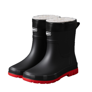 Vīriešu vidēja garuma lietus zābaki – ūdensdroši, ar anti‑slīdējošu zoli, iekšpusē mākslīgā kažokāda un sietveida oderes, ar vienāgabā izliektu zoli