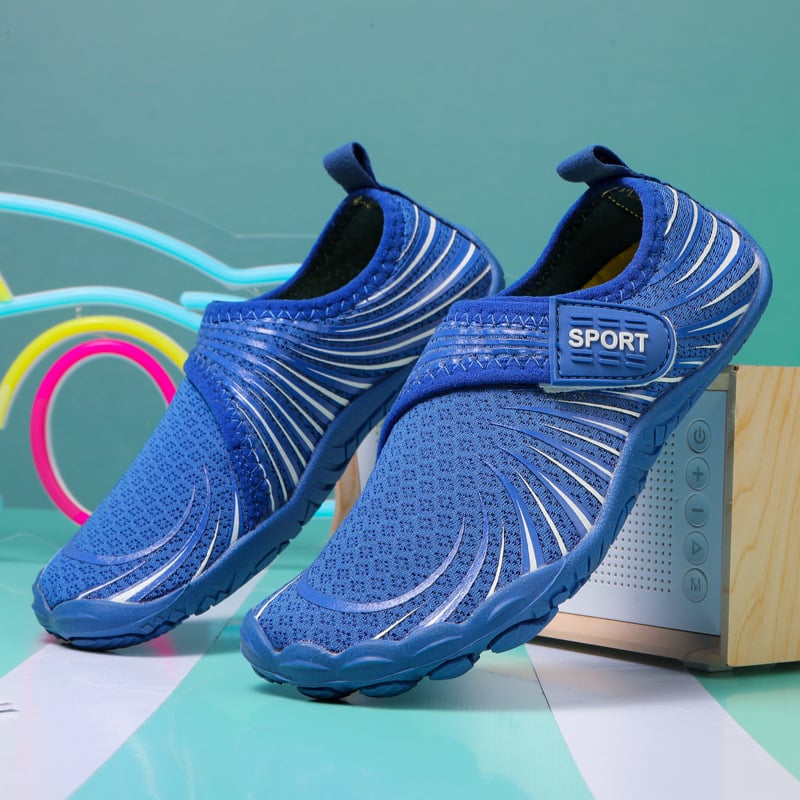 Upes taku kurpes – ūdensdrošas, pretn slīdēšanas gumijas zole, EVA vidējā zole, sieta iekšējā daļa, augšējā daļa ar gaisa slāni