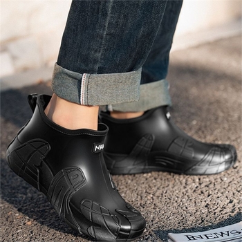 Vīriešu lietus zābaki – PVC augšdaļa, zems garums, apaļa pirksta forma, ūdensnecaurlaidīgi ārējai lietošanai