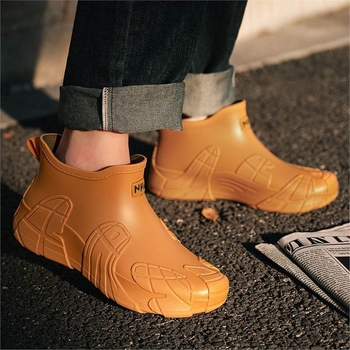 Vīriešu lietus zābaki – PVC augšdaļa, zems garums, apaļa pirksta forma, ūdensnecaurlaidīgi ārējai lietošanai