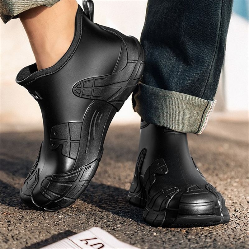 Vīriešu lietus zābaki – PVC augšdaļa, zems garums, apaļa pirksta forma, ūdensnecaurlaidīgi ārējai lietošanai