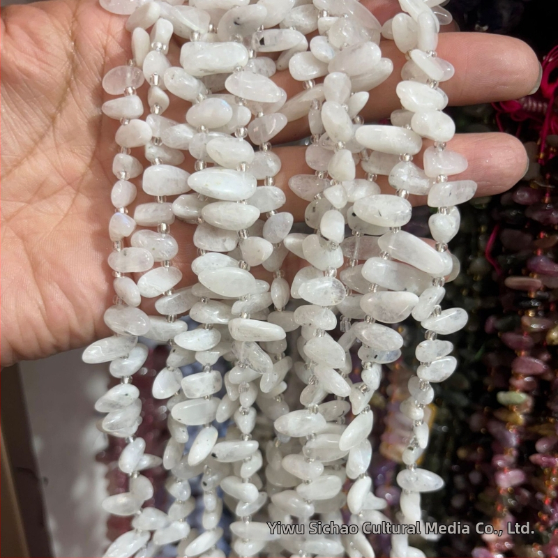 Voľné korálky z prírodného kameňa — tvar kvapky vody, vlčí zub, bočná dierka, s karabínkou