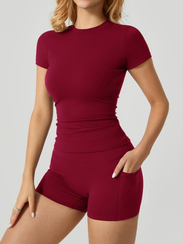 Sportos készlet – egyszínű, rövid ujjú, kerek nyakú, nejlon anyag, 90% nylon tartalom