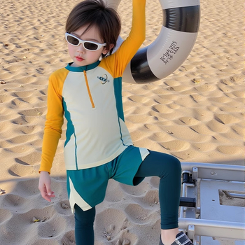 Berniukų dviejų dalių plaukimo komplektas su ilgomis rankovėmis ir ilgomis kelnių, saulės apsauga — poliesterio audinys 85%, poliesterio pamušalas 85%, svoris 150–300 g/m², plaukimui