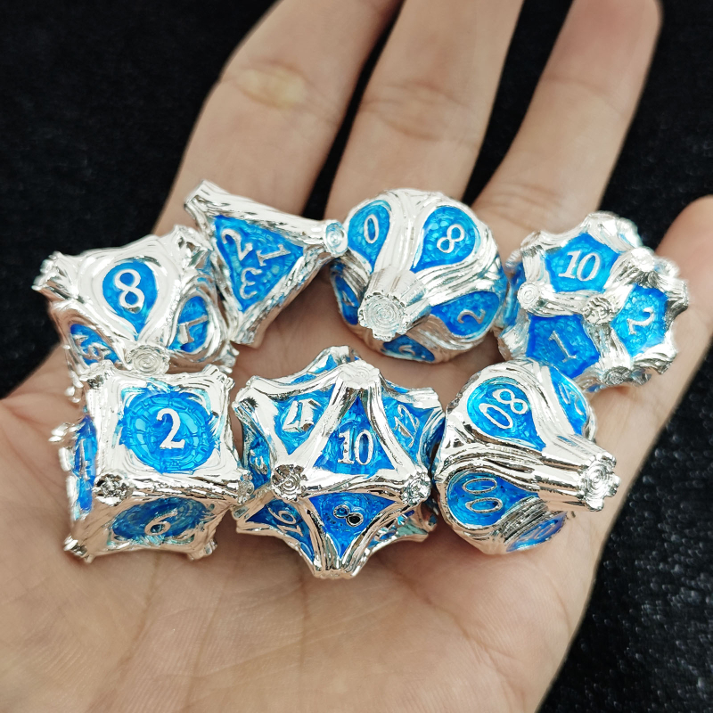 Set kockica Dungeons & Dragons – cinkova legura, 20-strana, zaobljeni kutovi (Težina 172 g; Pakiranje: 50 kom.)