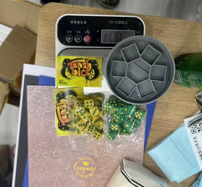 Dumpster Dice — brza obiteljska igra s kockicama, plastika/smola, East Promise, pakiranje u torbi, za uzrast 15–35