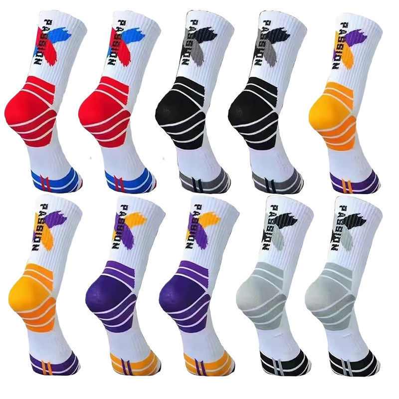 Vyrų krepšinio kojinės – vidutinio ilgio, neslystančios, kvapo apsauga, plonos