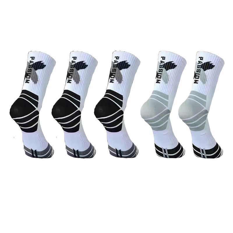 Vyrų krepšinio kojinės – vidutinio ilgio, neslystančios, kvapo apsauga, plonos