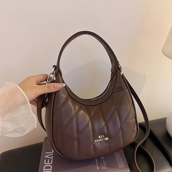 Dumpling kott kettaga, PU materjal, tõmblukuga, polüestervooder, ovaalne kuju