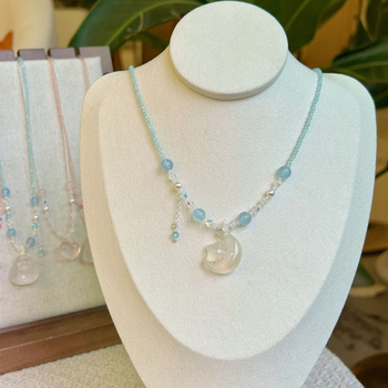 Nakit od kristala s graviranim privjeskom, valovita lanac, geometrijski oblik zodijaka, 22 g, proljeće 2025