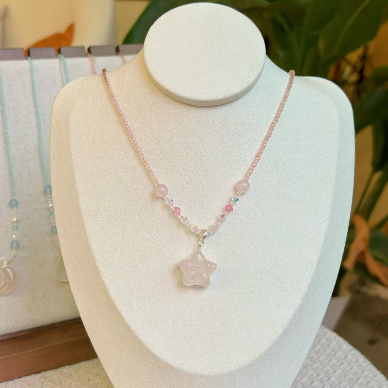 Nakit od kristala s graviranim privjeskom, valovita lanac, geometrijski oblik zodijaka, 22 g, proljeće 2025