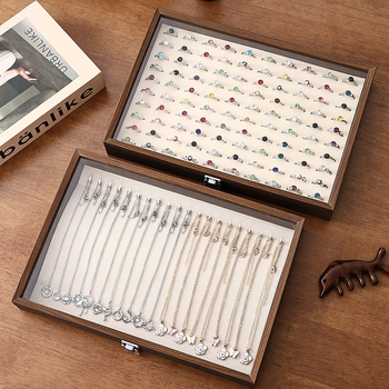 Medinė juvelyrinių dirbinių dėžutė su dangčiu — dulkėms ir drėgmei atspari, stalinis dizainas, vieno aukšto, skirta juvelyrikai