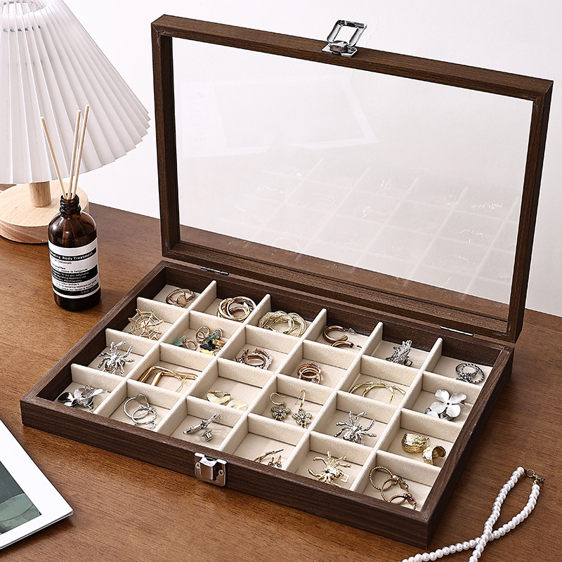 Medinė juvelyrinių dirbinių dėžutė su dangčiu — dulkėms ir drėgmei atspari, stalinis dizainas, vieno aukšto, skirta juvelyrikai