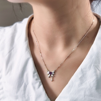 S925 ezüst masni alakú nyaklánc köves díszítéssel, többszintű keresztlánccal, szív alakú köves medállal