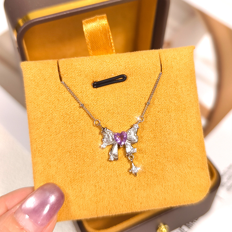 S925 ezüst masni alakú nyaklánc köves díszítéssel, többszintű keresztlánccal, szív alakú köves medállal